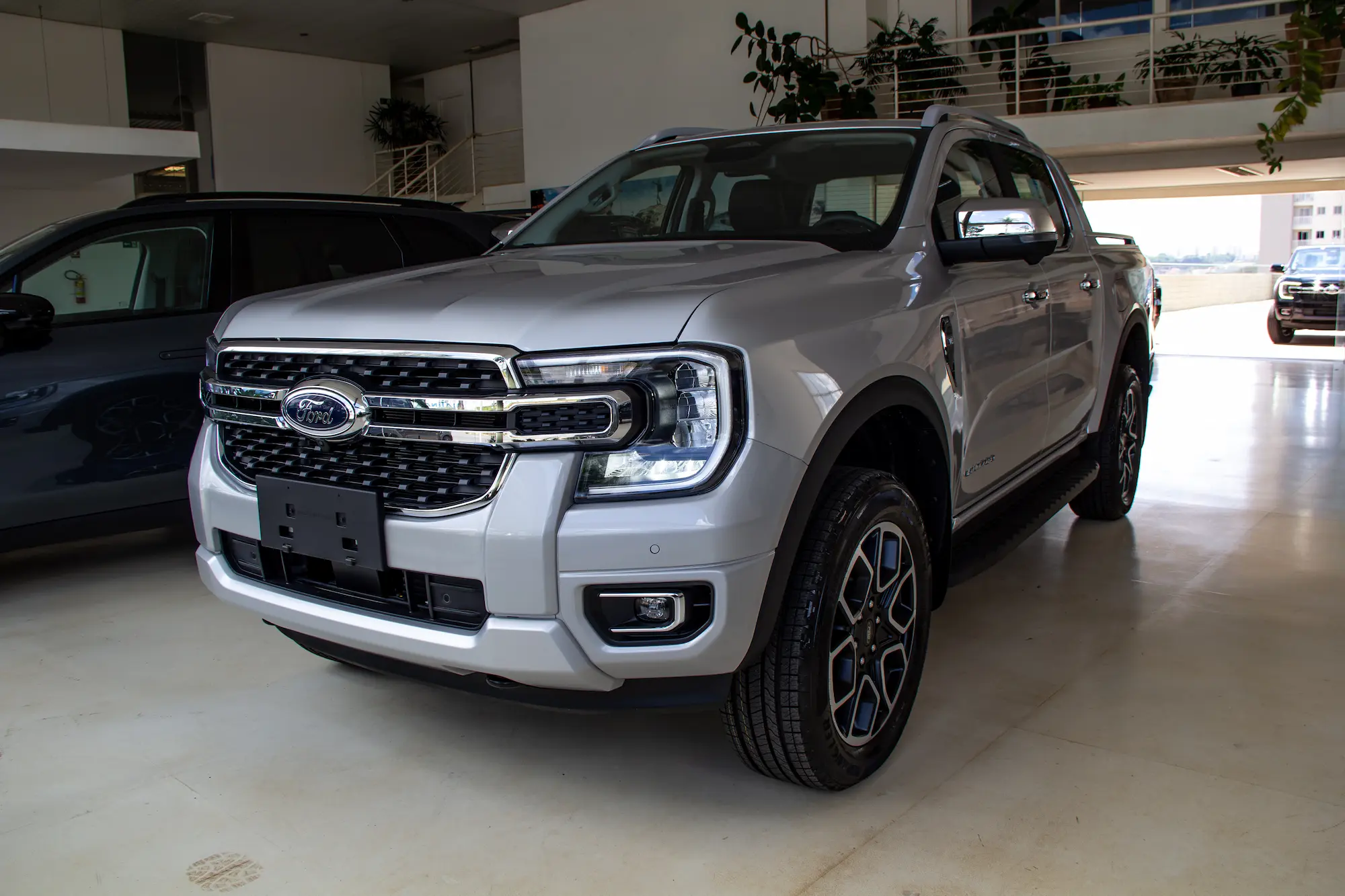Ford Ranger Limited Plus V6 a venda na concessionária multimarcas Fly Auto em São Carlos